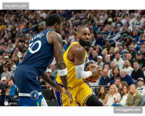 森林狼麦克丹尼尔斯膝伤影响，侧翼进攻火力受限明显